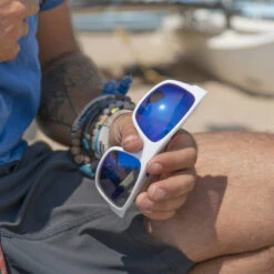 LUNETTES DE SOLEIL VERRE POLARISÉ CREW IRISCO BLANC 16 LUNETTES DE SOLEIL VERRE POLARISÉ CREW IRISCO BLANC -Kayak Des Vagues lunettes de soleil verre polarise crew irisco blanc 2