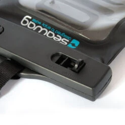 POCHETTE ETANCHE MP3 AVEC PRISE JACK ETANCHE SEAWAG -Kayak Des Vagues pochette etanche mp3 avec prise jack etanche seawag 3