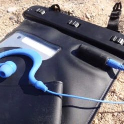 POCHETTE ETANCHE MP3 AVEC PRISE JACK ETANCHE SEAWAG -Kayak Des Vagues pochette etanche mp3 avec prise jack etanche seawag 5
