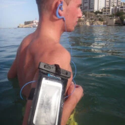 POCHETTE ETANCHE MP3 AVEC PRISE JACK ETANCHE SEAWAG -Kayak Des Vagues pochette etanche mp3 avec prise jack etanche seawag 7